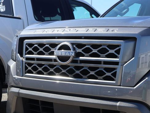 Used 2023 Nissan Frontier SV w/ SV Convenience Package image 2