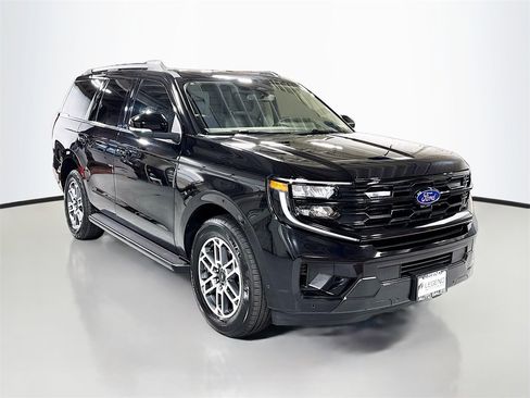 Used 2025 Ford Expedition Active image 3
