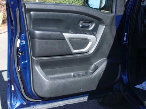 Used 2022 Nissan Titan SV image 13