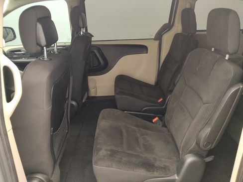 Used 2018 Dodge Grand Caravan SE w/ UConnect Hands-Free Group FWD image 18