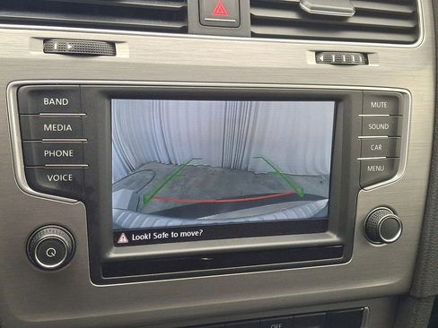 Used 2016 Volkswagen Golf S image 15