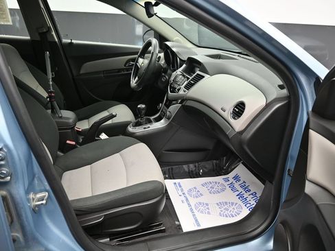 Used 2012 Chevrolet Cruze LS FWD image 17