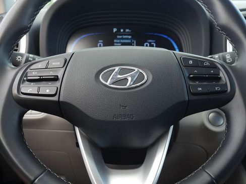 Used 2025 Hyundai Venue SEL FWD image 38