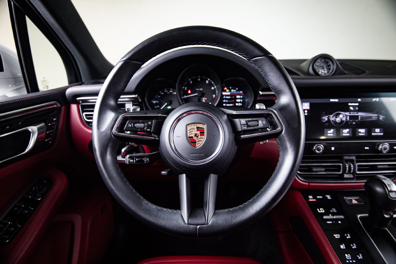 Certified 2024 Porsche Macan AWD/4WD image 26