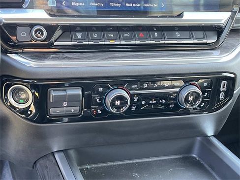 Used 2025 Chevrolet Silverado 2500 LTZ w/ LTZ Convenience Package image 31