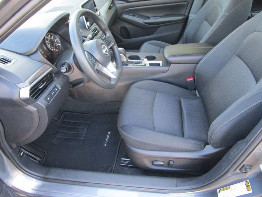 Used 2025 Nissan Altima 2.5 SV FWD image 20