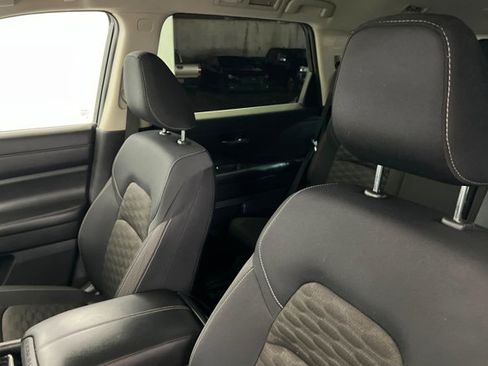 Used 2022 Nissan Pathfinder SV image 16