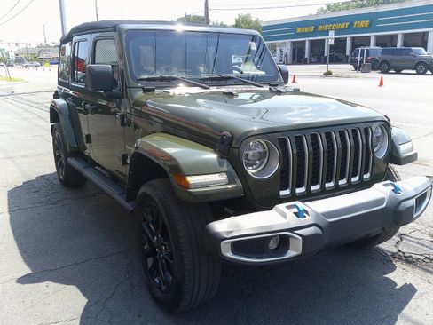Used 2022 Jeep Wrangler Sahara image 7