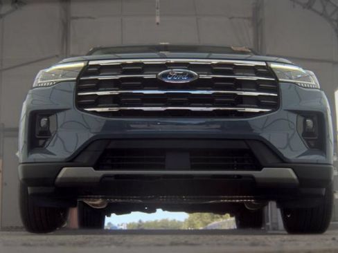 Used 2025 Ford Explorer Active w/ Active Comfort Package AWD/4WD image 4