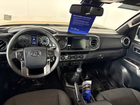 Used 2018 Toyota Tacoma TRD Off-Road w/ Technology Package AWD/4WD image 24