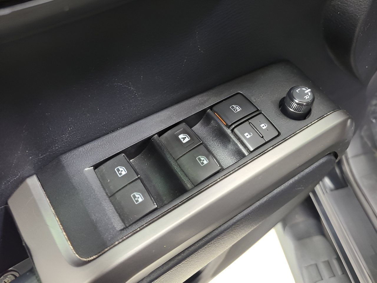 Used 2019 Toyota Tacoma SR5 AWD/4WD image 21