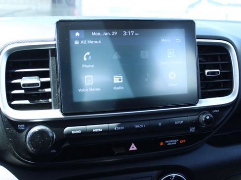 Used 2021 Hyundai Venue SE FWD image 21