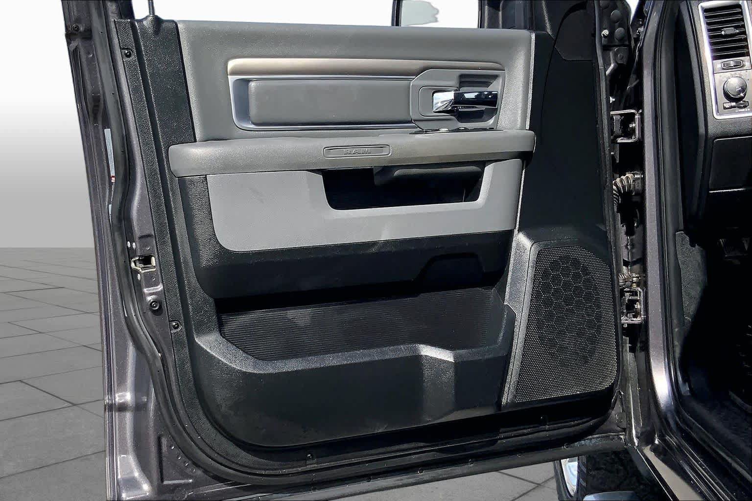Used 2017 RAM 1500 SLT RWD image 21