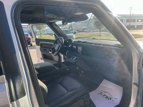 Used 2022 Land Rover Defender 90 X-Dynamic S image 18