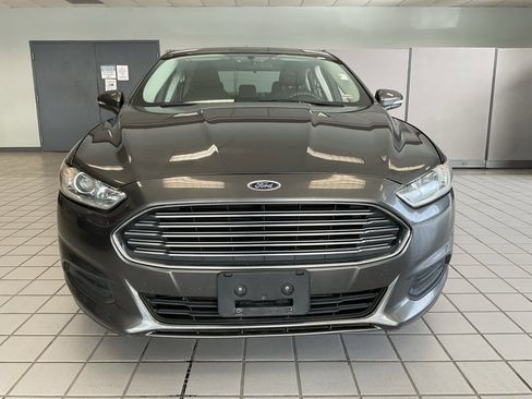 Used 2016 Ford Fusion SE image 2