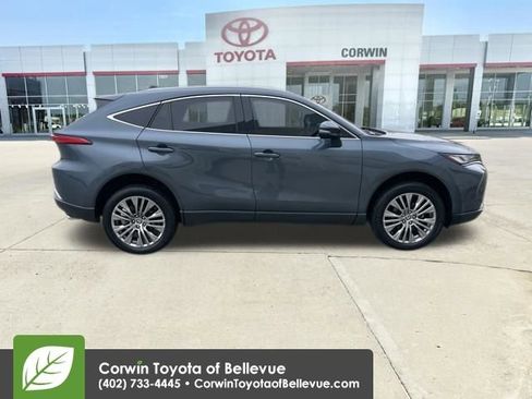 Used 2023 Toyota Venza Limited image 6