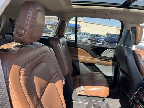 Used 2020 Lincoln Aviator Reserve w/ Equipment Group 201A image 5