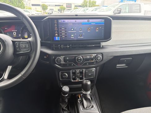 Used 2024 Jeep Wrangler Unlimited AWD/4WD image 30