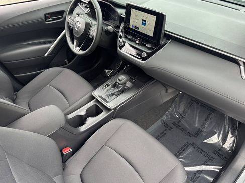 Used 2026 Toyota Corolla Cross LE FWD image 34