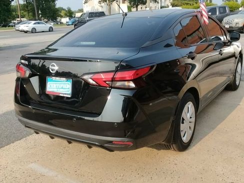 Used 2021 Nissan Versa S FWD image 4