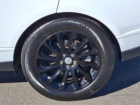 Used 2018 Land Rover Range Rover HSE image 29