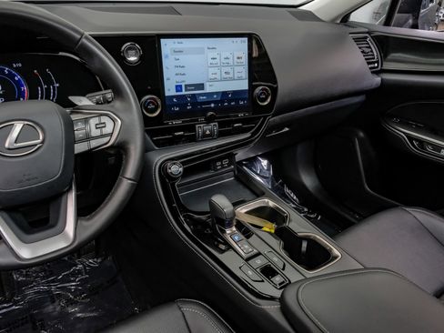 Used 2024 Lexus NX 250 FWD image 29