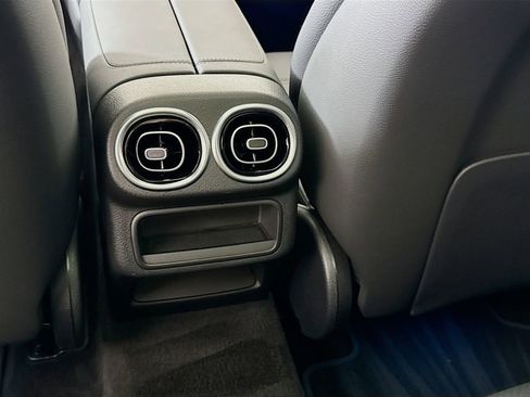 Used 2026 Mercedes-Benz GLC 300 image 28