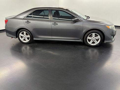Used 2014 Toyota Camry SE FWD image 8