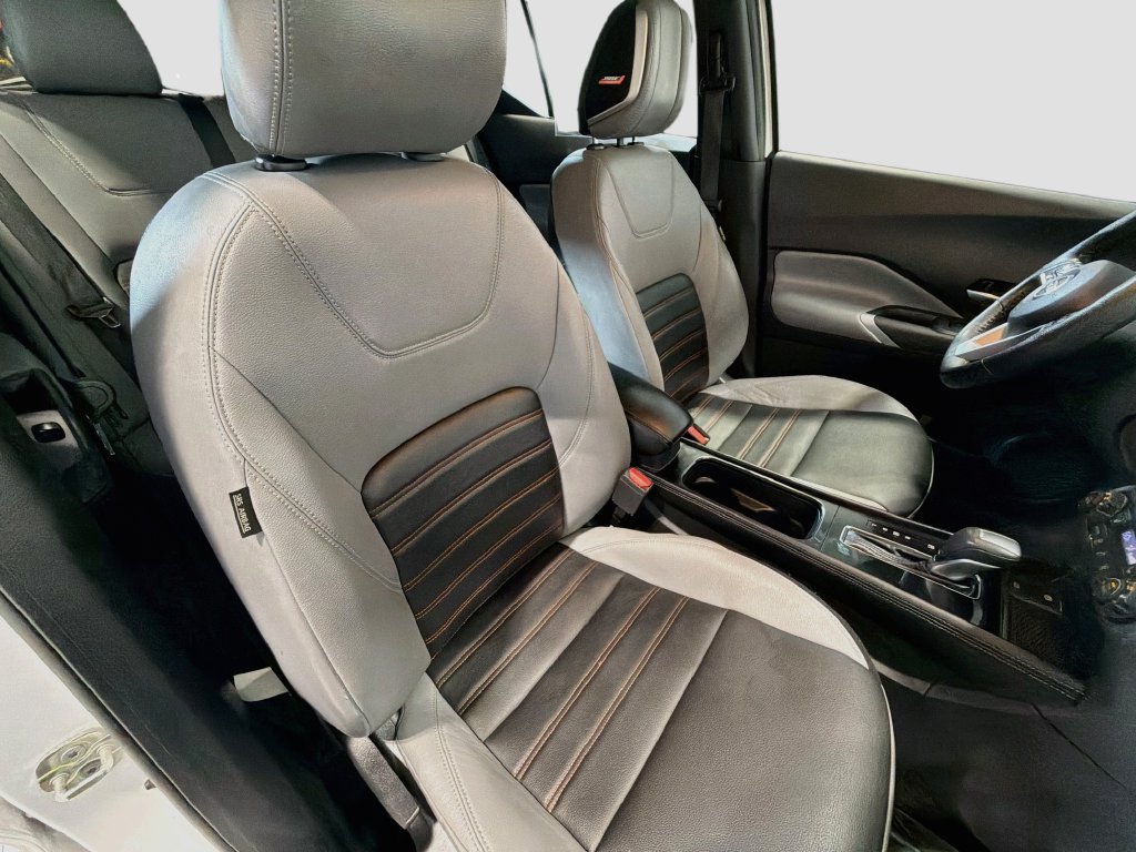 Used 2023 Nissan Kicks SR w/ SR Premium Package FWD image 22