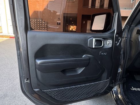 Used 2018 Jeep Wrangler Unlimited Sport S image 18