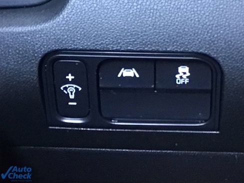 Used 2023 Kia Sorento LX image 29