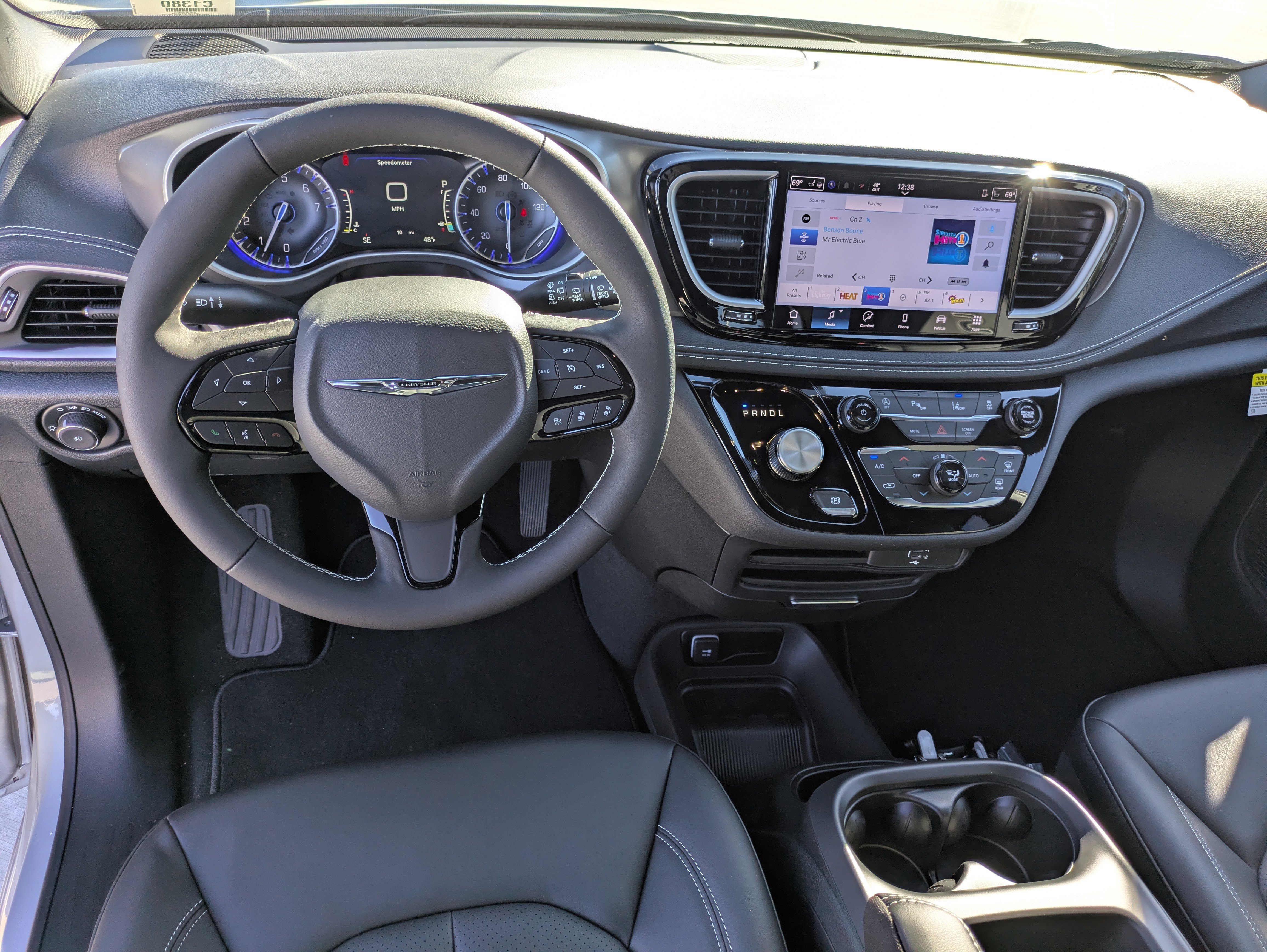New 2026 Chrysler Pacifica Select w/ S Appearance Package FWD image 15