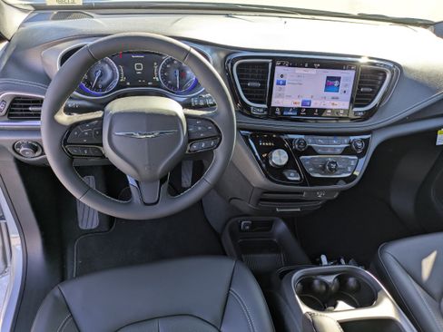 New 2026 Chrysler Pacifica Select image 15