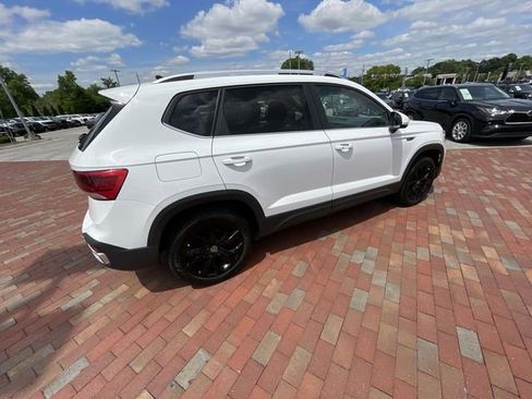 Used 2022 Volkswagen Taos SE FWD image 35