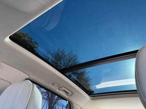 Used 2023 Bentley Bentayga Extended Wheelbase image 36