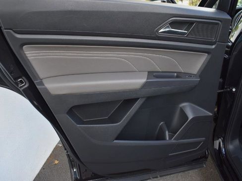 Used 2021 Volkswagen Atlas Cross Sport SE w/ Panoramic Sunroof Package image 35