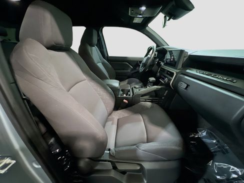 Used 2025 Toyota Tacoma SR image 18