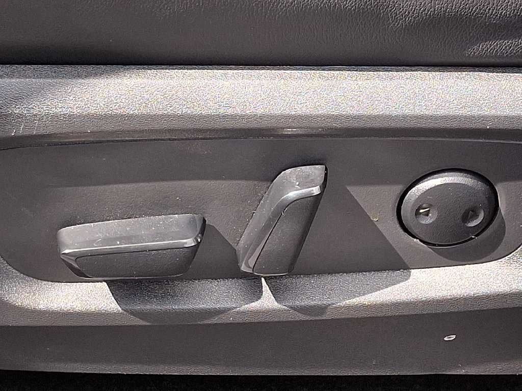 Used 2023 Nissan Pathfinder SL AWD/4WD image 31