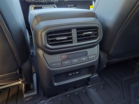 New 2025 Honda Pilot Touring image 11