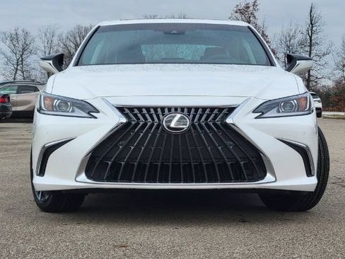 Used 2024 Lexus ES 350 w/ Premium Package FWD image 2