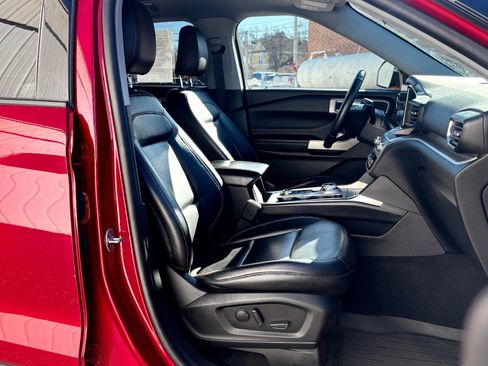 Certified 2021 Ford Explorer XLT w/ Equipment Group 202A image 31