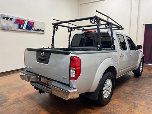 Used 2018 Nissan Frontier SV RWD image 9