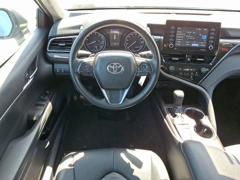 Used 2024 Toyota Camry SE image 12