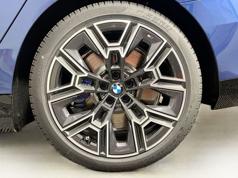 New 2026 BMW 550e xDrive w/ Executive Package image 34