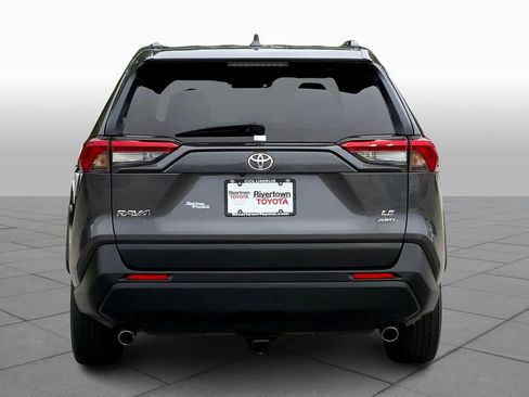 Used 2021 Toyota RAV4 LE AWD/4WD image 5