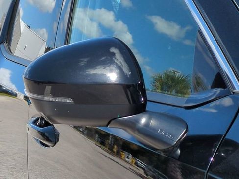 Used 2025 Nissan Kicks SR w/ SR Premium Package image 12