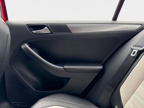 Used 2016 Volkswagen Jetta Sport image 15