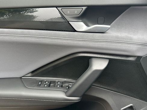 New 2026 Volkswagen Tiguan SE image 10