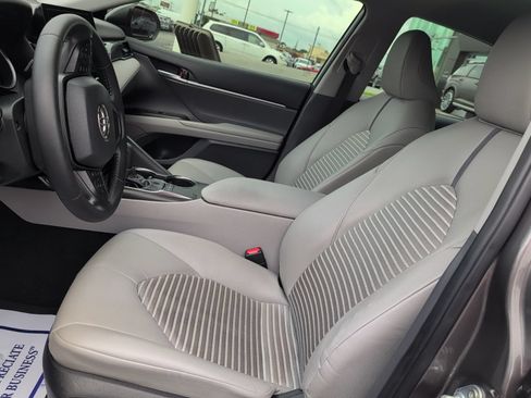 Used 2023 Toyota Camry SE w/ Convenience Package FWD image 9