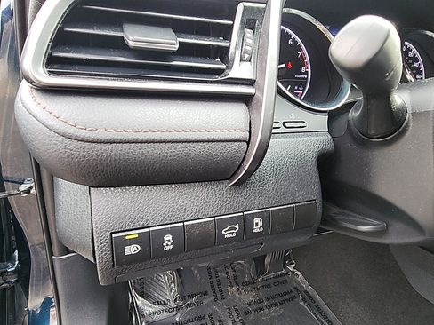 Used 2019 Toyota Camry LE image 12